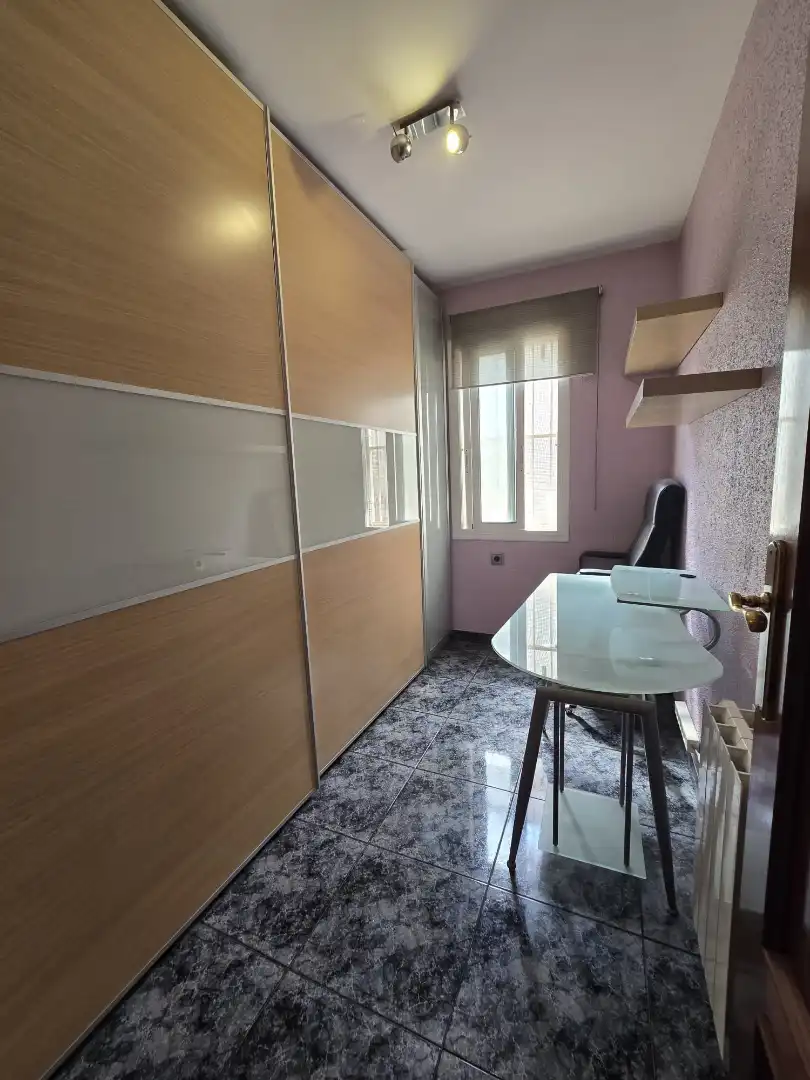 Schlafzimmer von Dachboden zum Verkauf in Barcelona mit Klimaanlage, Heizung und Möbliert