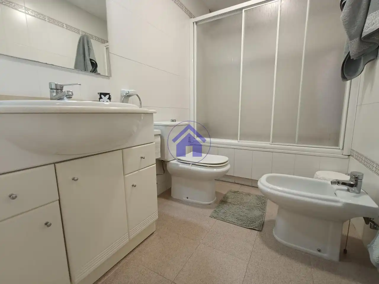 Baño de Piso de alquiler en Vigo  con Calefacción, Parquet y Amueblado
