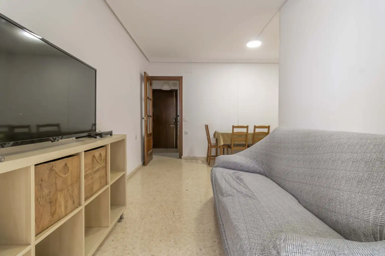 Sala d'estar de Pis de lloguer en Sevilla amb Aire condicionat, Terrassa i Moblat