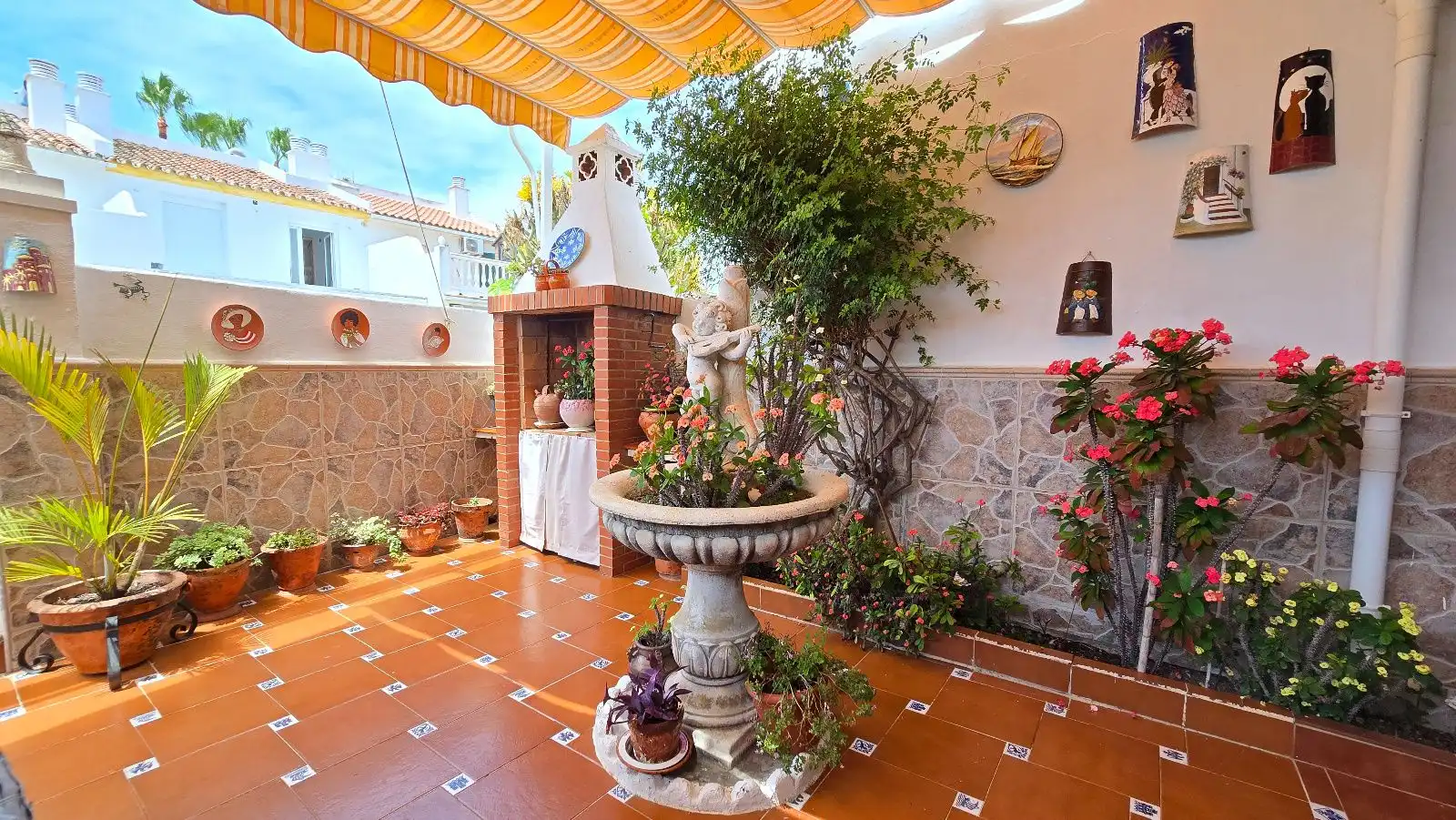 Terrasse von Einfamilien-Reihenhaus zum Verkauf in Málaga mit Klimaanlage, Heizung und Schwimmbad