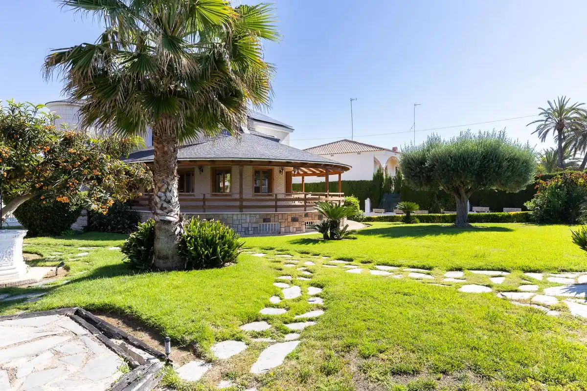 Vista exterior de Casa o xalet en venda en L'Eliana amb Aire condicionat, Calefacció i Piscina
