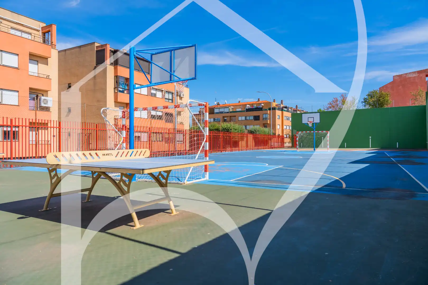 Vista exterior de Ático en venta en La Salle - Vistahermosa