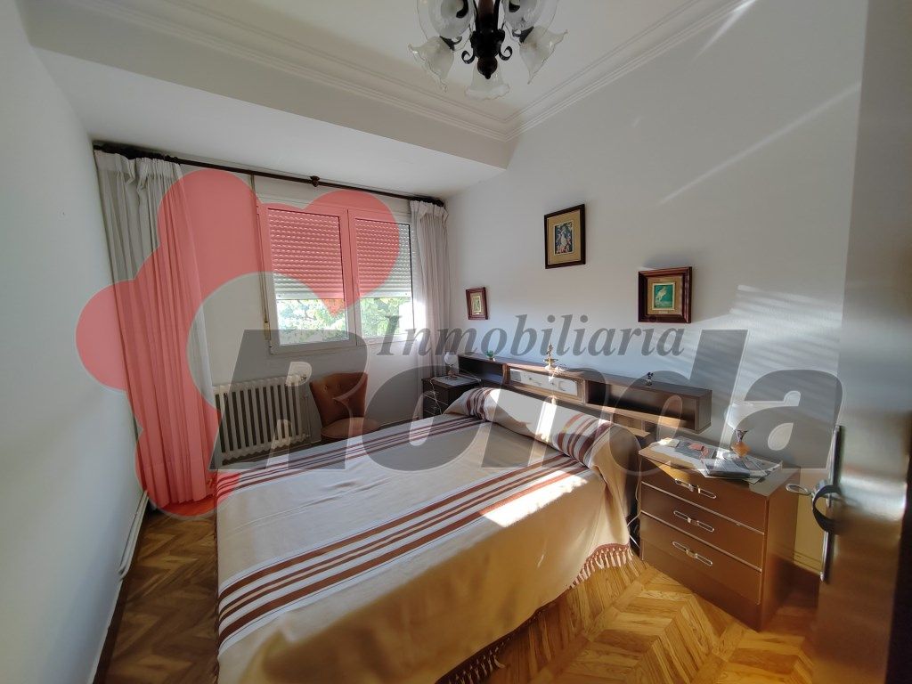 Dormitori de Casa adosada en venda en Lugo Capital amb Terrassa i Moblat