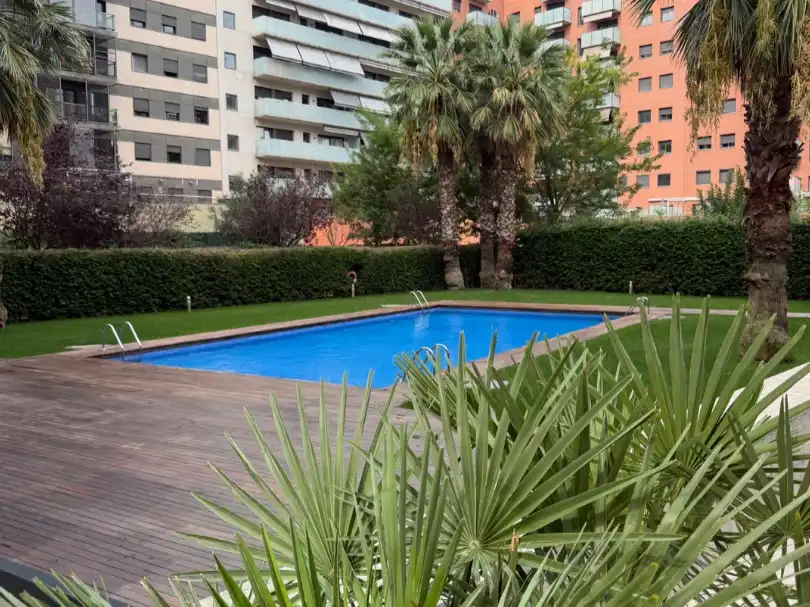 Piscina de Ático en venta en  Barcelona Capital con Aire acondicionado y Balcón