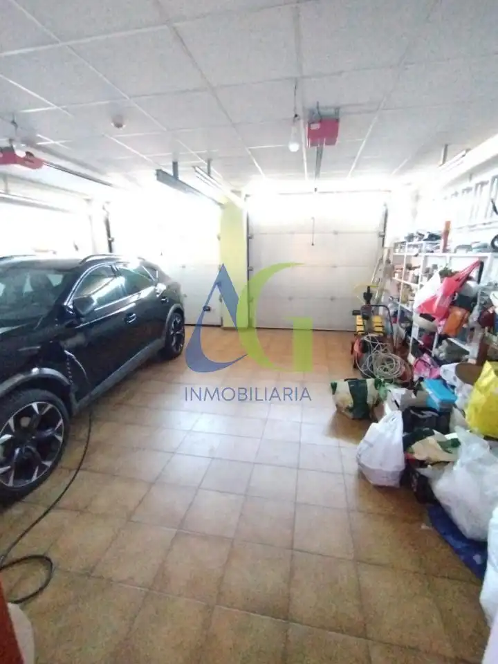 Parking of Houses for sale in Villaquilambre  with Heating and Private garden