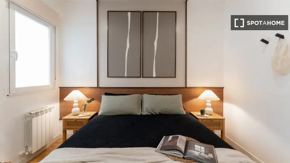 Bedroom of Flat for rent in Madrid  with Air Conditioner, Heating and Furnished