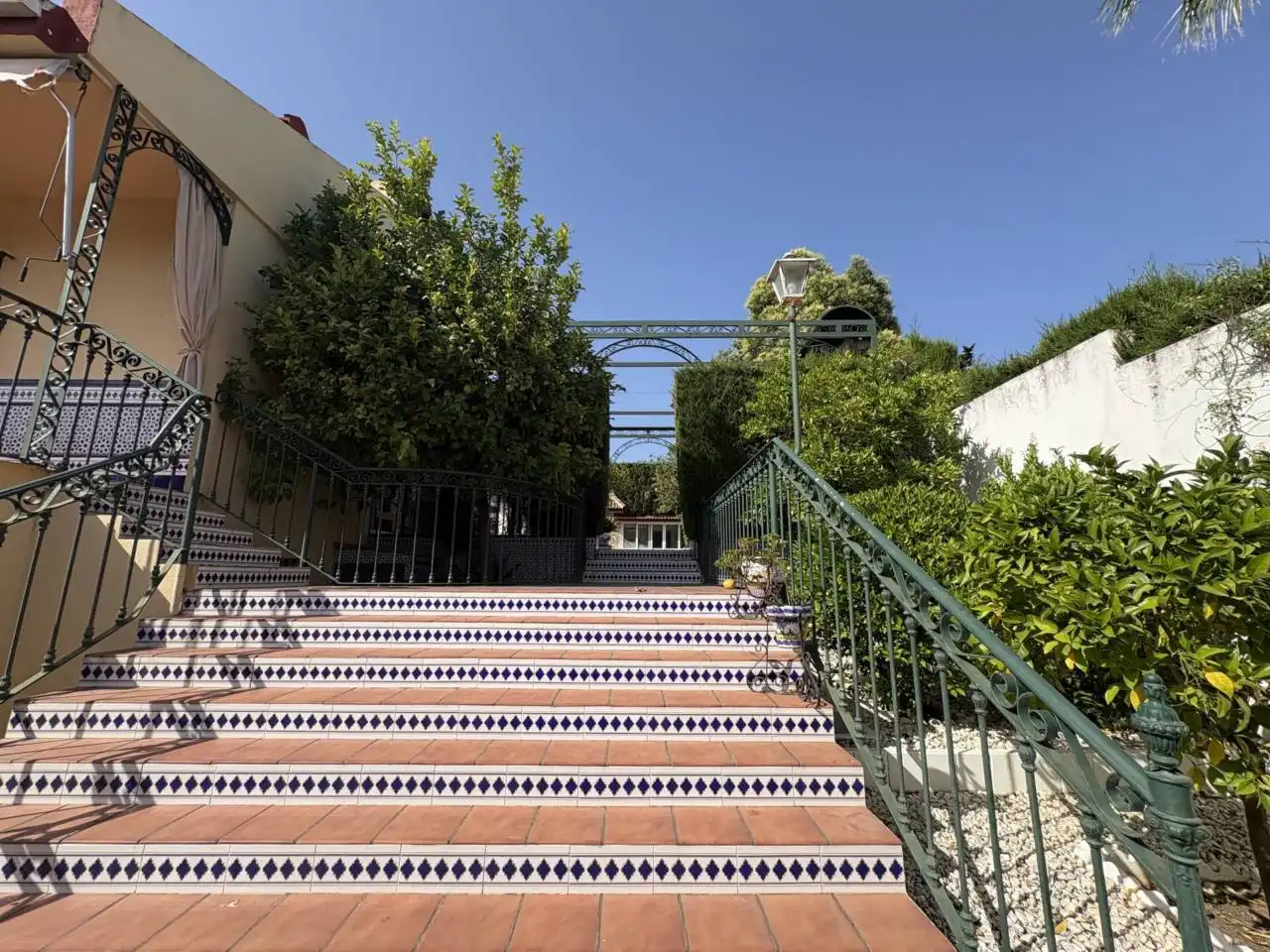 Terrassa de Casa o xalet en venda en Tomares amb Aire condicionat, Jardí privat i Terrassa