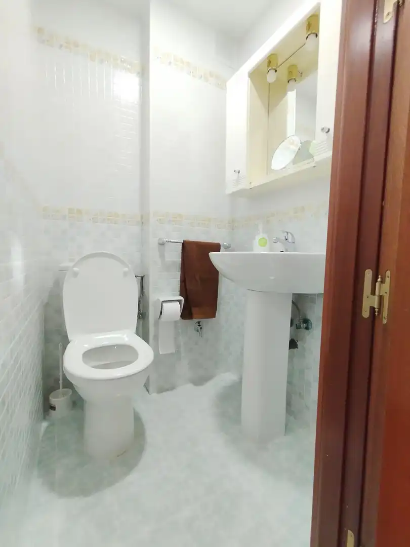 Bathroom of Flat for rent in Granada  with Air Conditioner, Heating and Furnished