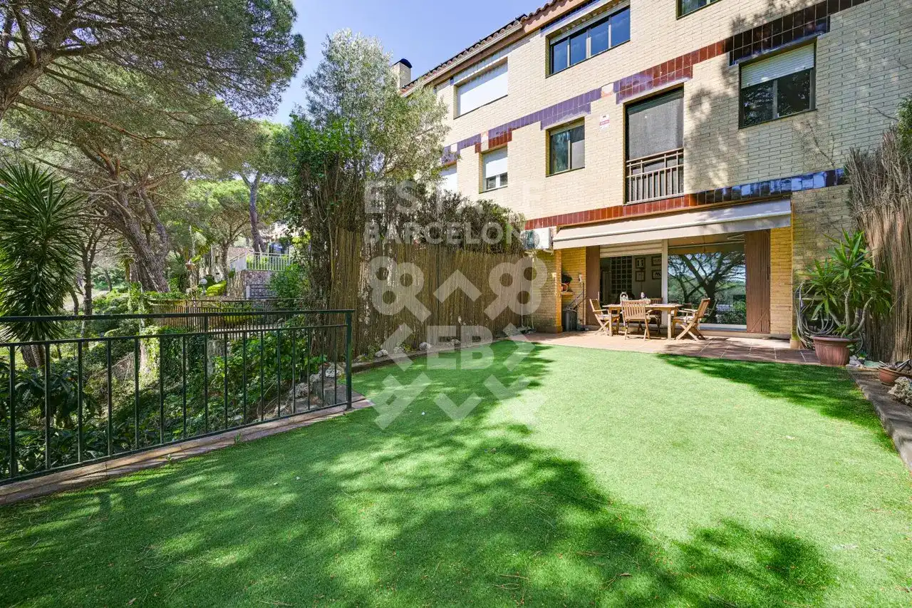 Garten von Einfamilien-Reihenhaus zum Verkauf in Mataró mit Klimaanlage, Heizung und Terrasse