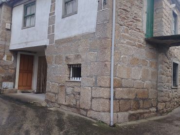 Casa amb balcó en venda a A Pena Moura