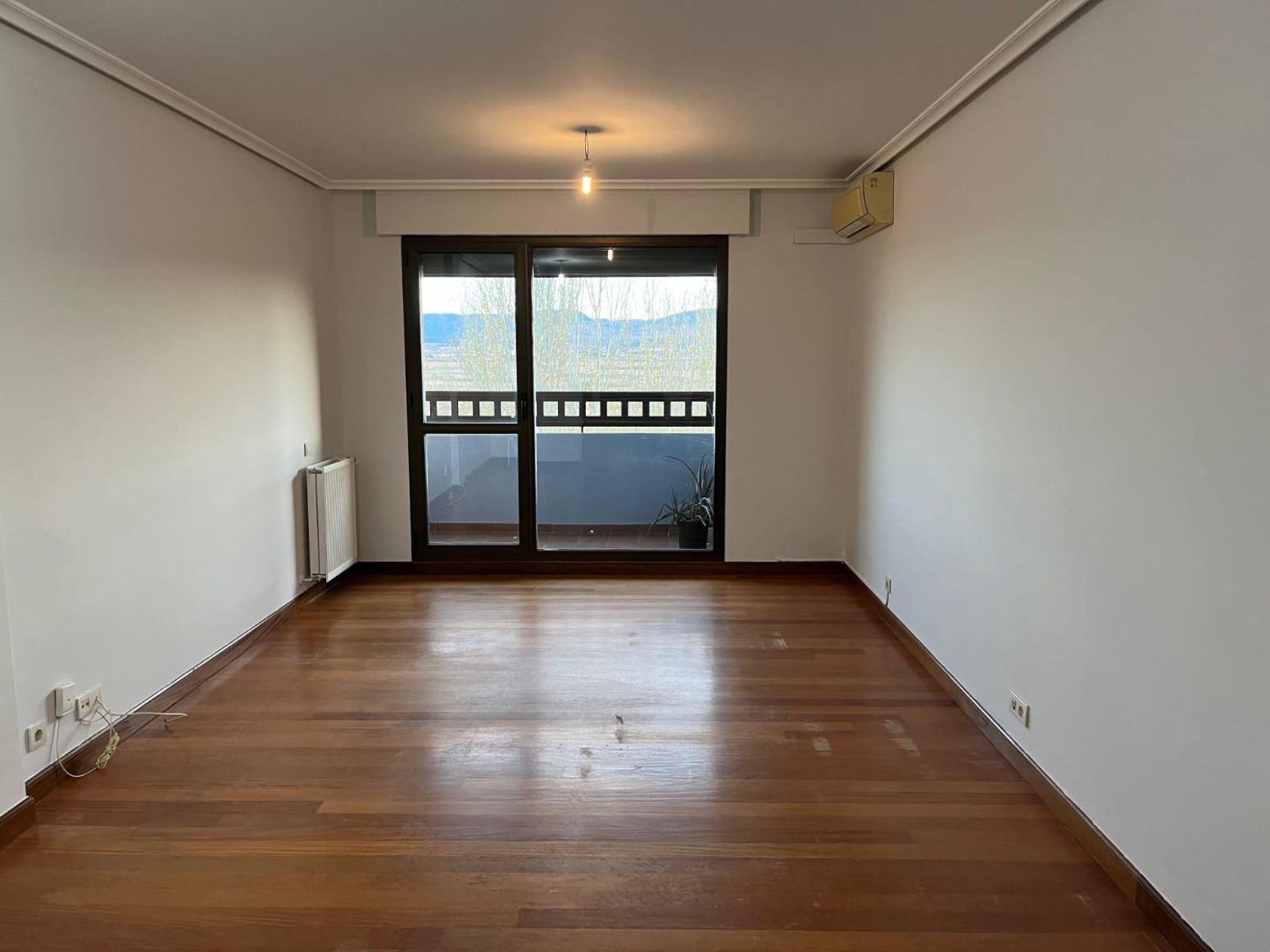 Living room of Flat for sale in  Logroño  with Air Conditioner, Heating and Private garden