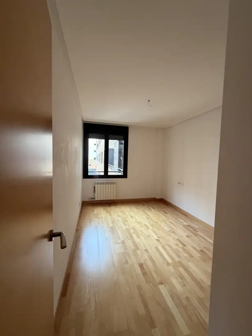 Habitación de Piso en venta en  Logroño con Calefacción, Parquet y Trastero