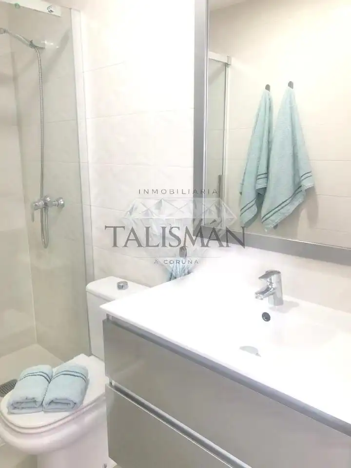 Baño de Piso de alquiler en Nigrán con Terraza y Amueblado