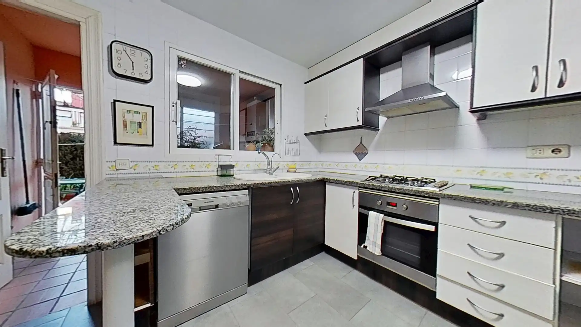 Cocina de Casa adosada en venta en Castellón de la Plana / Castelló de la Plana con Aire acondicionado, Calefacción y Terraza