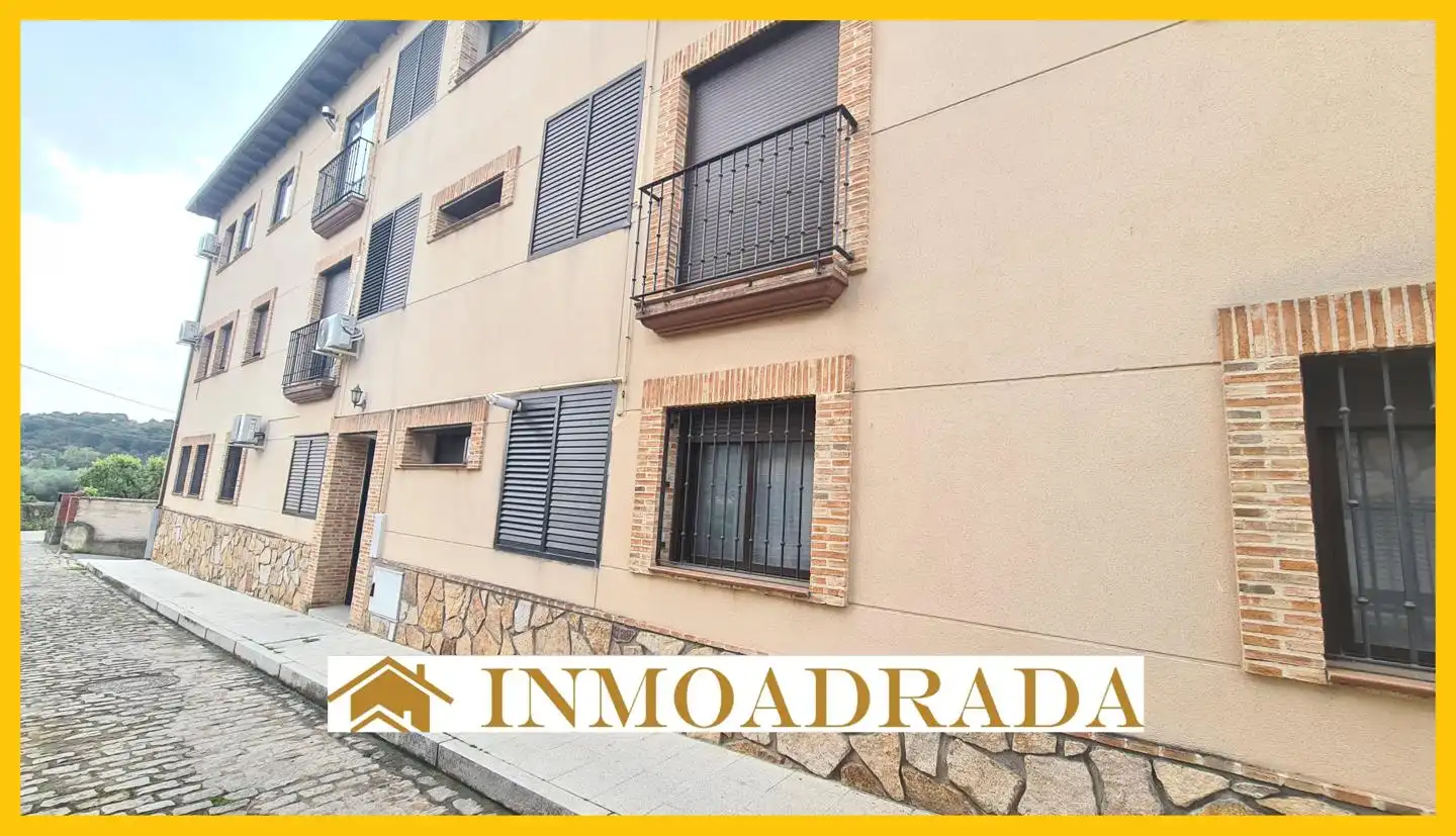 Vista exterior de Piso en venta en La Adrada  con Calefacción, Amueblado y Balcón