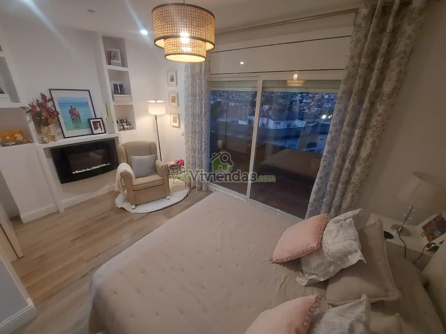 Habitación de Casa adosada en venta en Vallirana con Aire acondicionado, Calefacción y Jardín privado