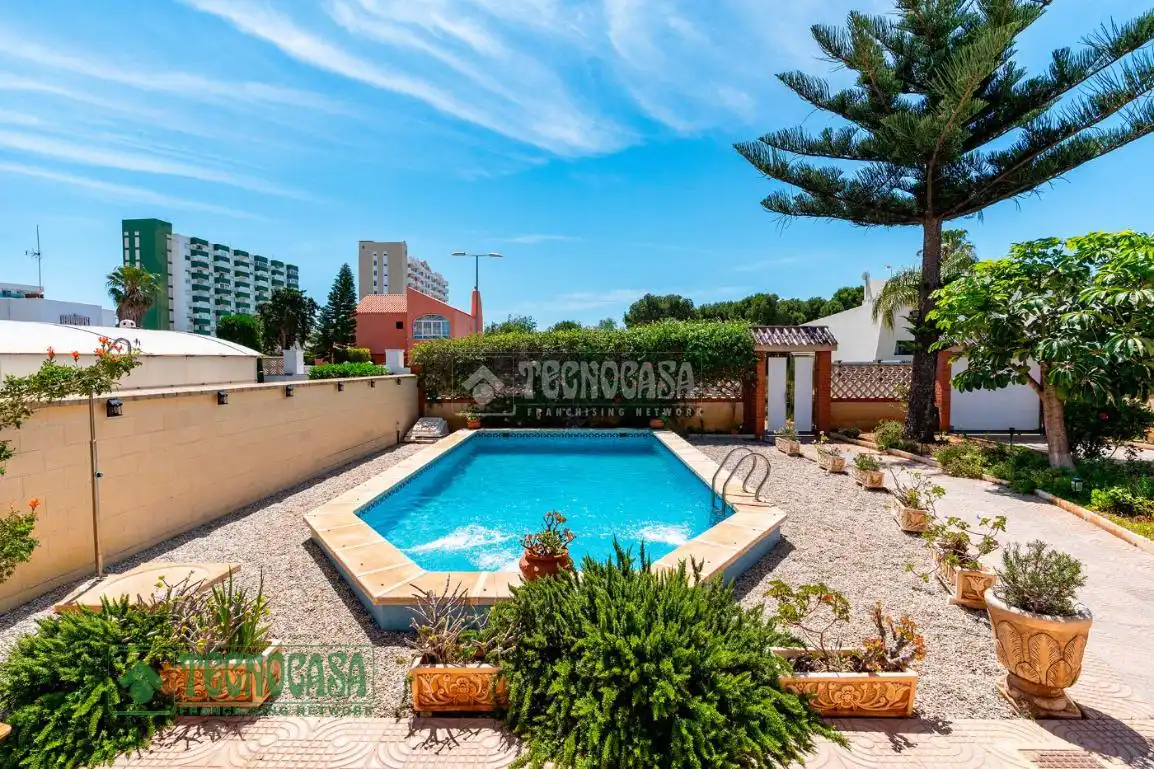 Piscina de Casa o xalet en venda en Roquetas de Mar amb Calefacció, Parquet i Terrassa