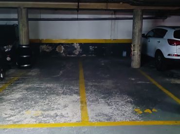 Plaça d'aparcament doble amb ascensor en venda a Gran Via de Carles III 62