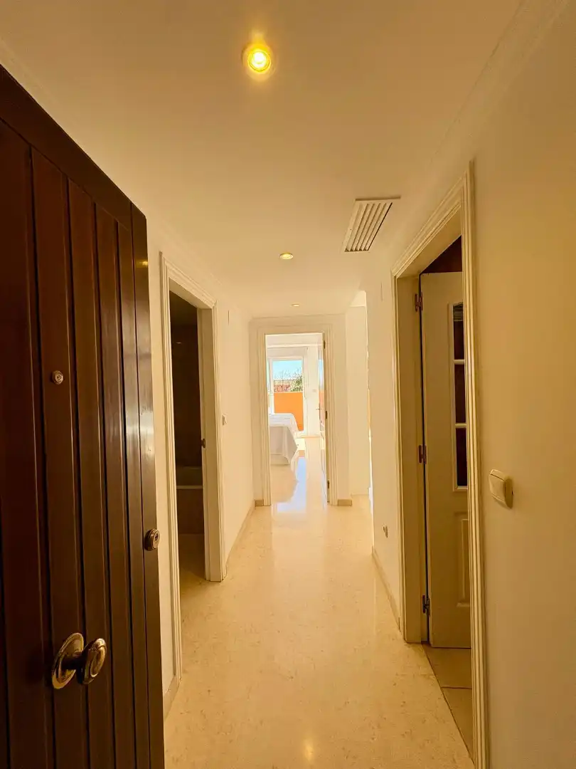 Piso en venta en Marbella con Terraza, Amueblado y Piscina comunitaria