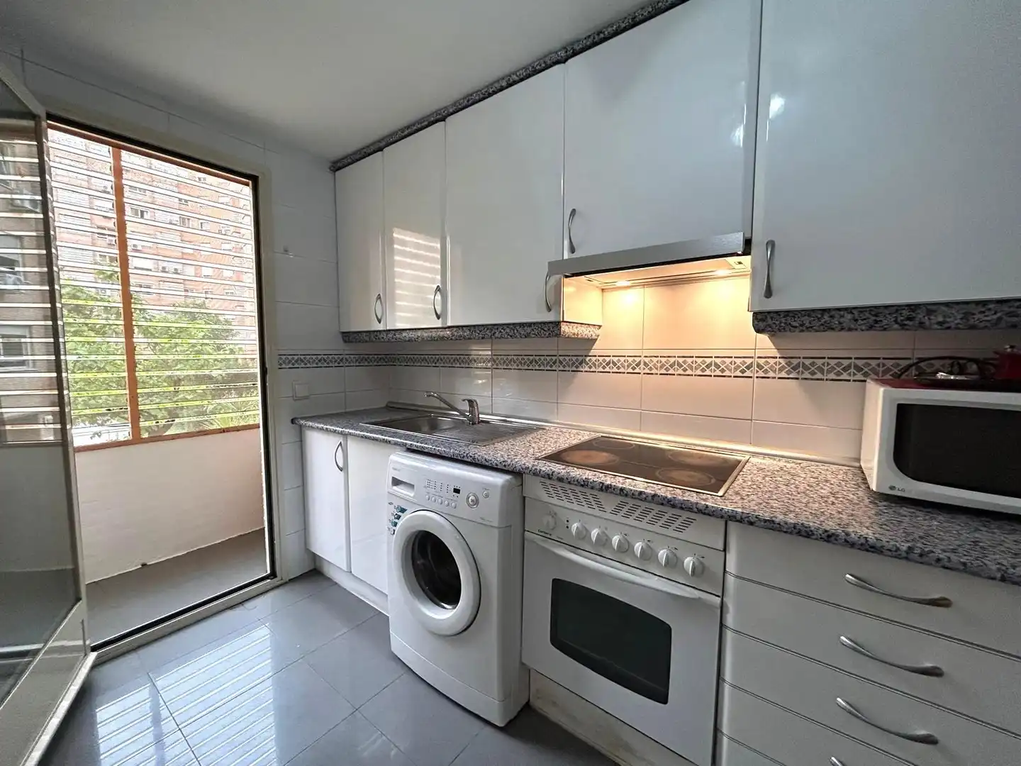 Küche von Wohnung zum Verkauf in Madrid mit Klimaanlage, Heizung und Gemeinschaftspool