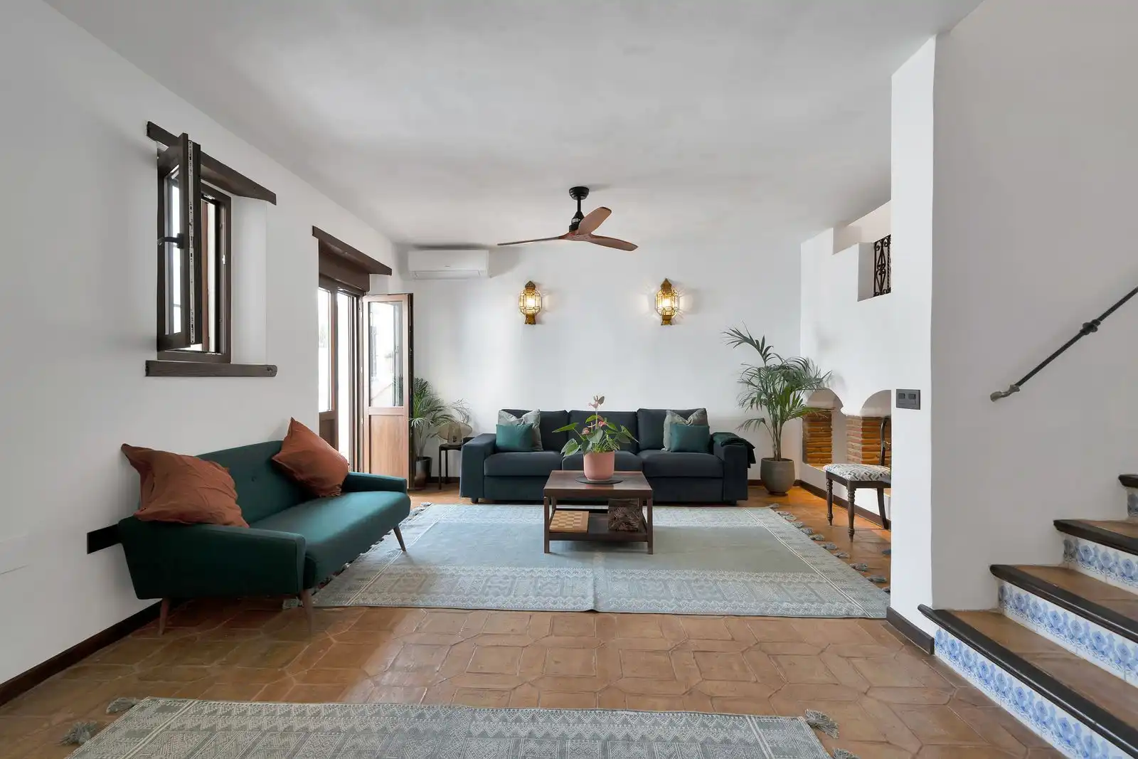 Sala d'estar de Casa adosada en venda en Benahavís amb Traster i Moblat