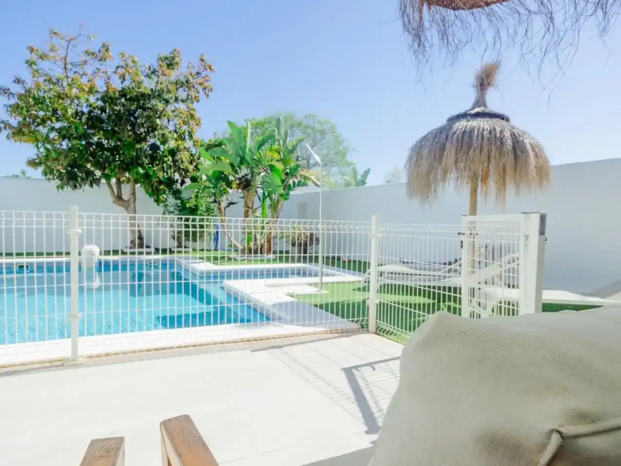 Piscina de Casa o xalet en venda en Conil de la Frontera amb Aire condicionat, Jardí privat i Terrassa