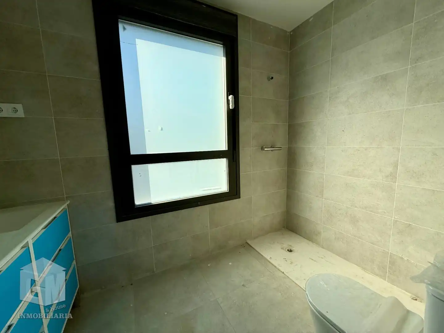 Baño de Casa adosada en venta en Villaviciosa de Odón con Calefacción, Jardín privado y Terraza