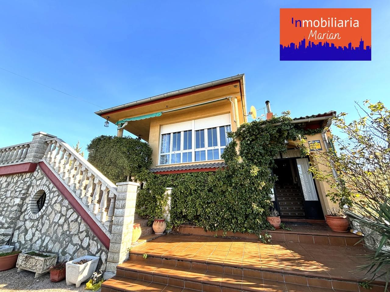 Vista exterior de Casa o xalet en venda en Fuentespina amb Calefacció, Jardí privat i Terrassa