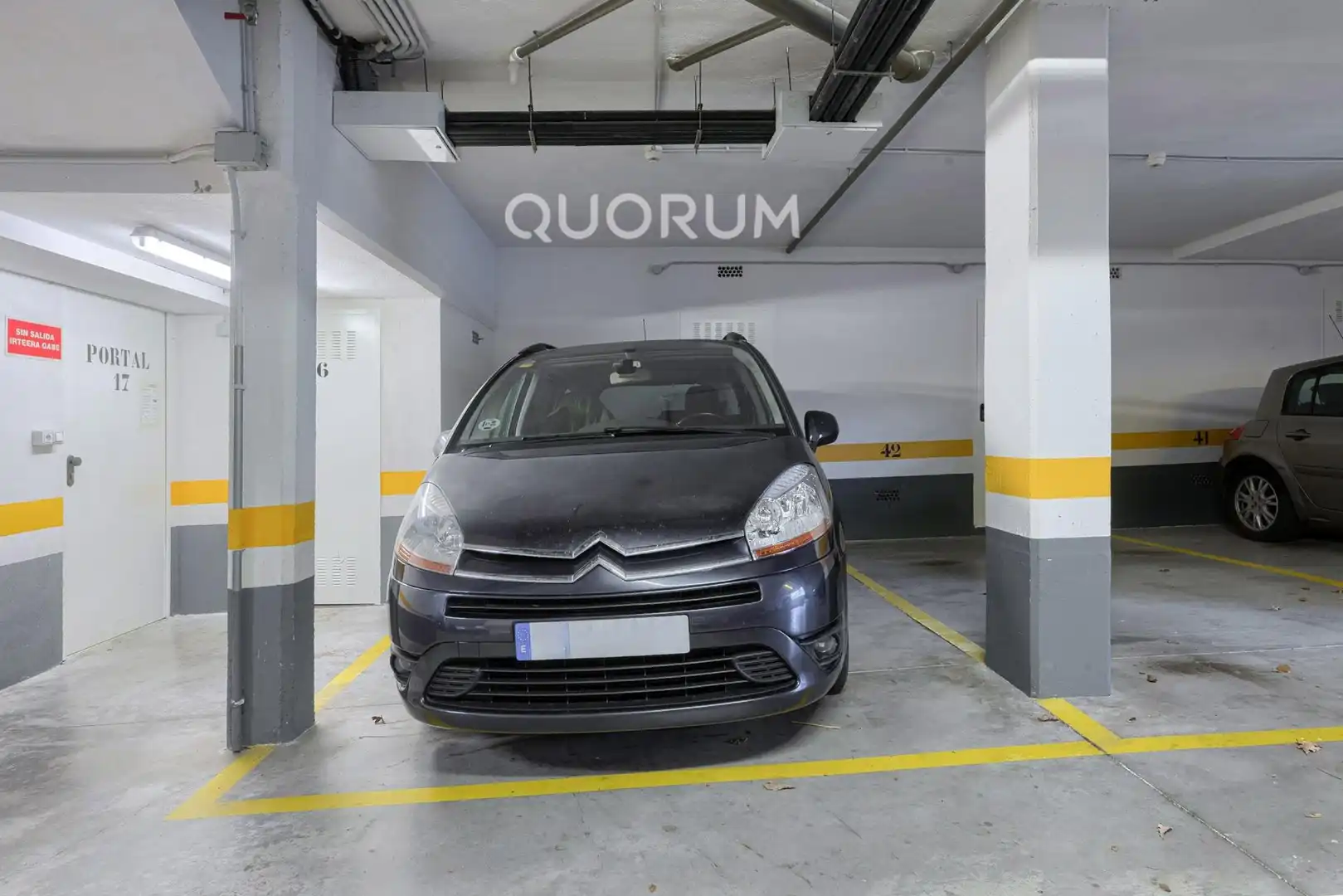 Parking de Piso en venta en Arrigorriaga con Calefacción, Terraza y Trastero