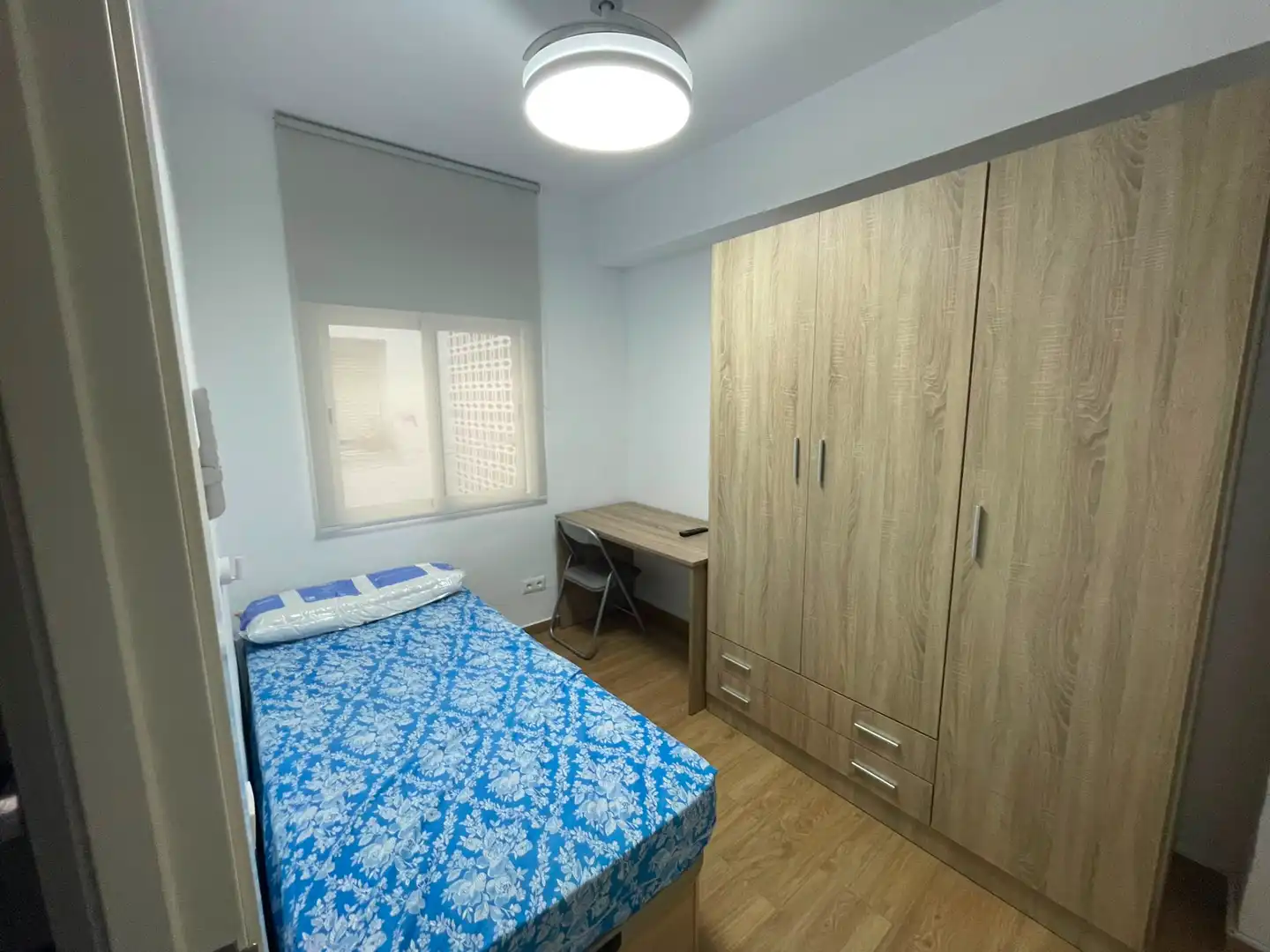 Dormitori de Pis de lloguer en Mérida amb Parquet, Moblat i Forn