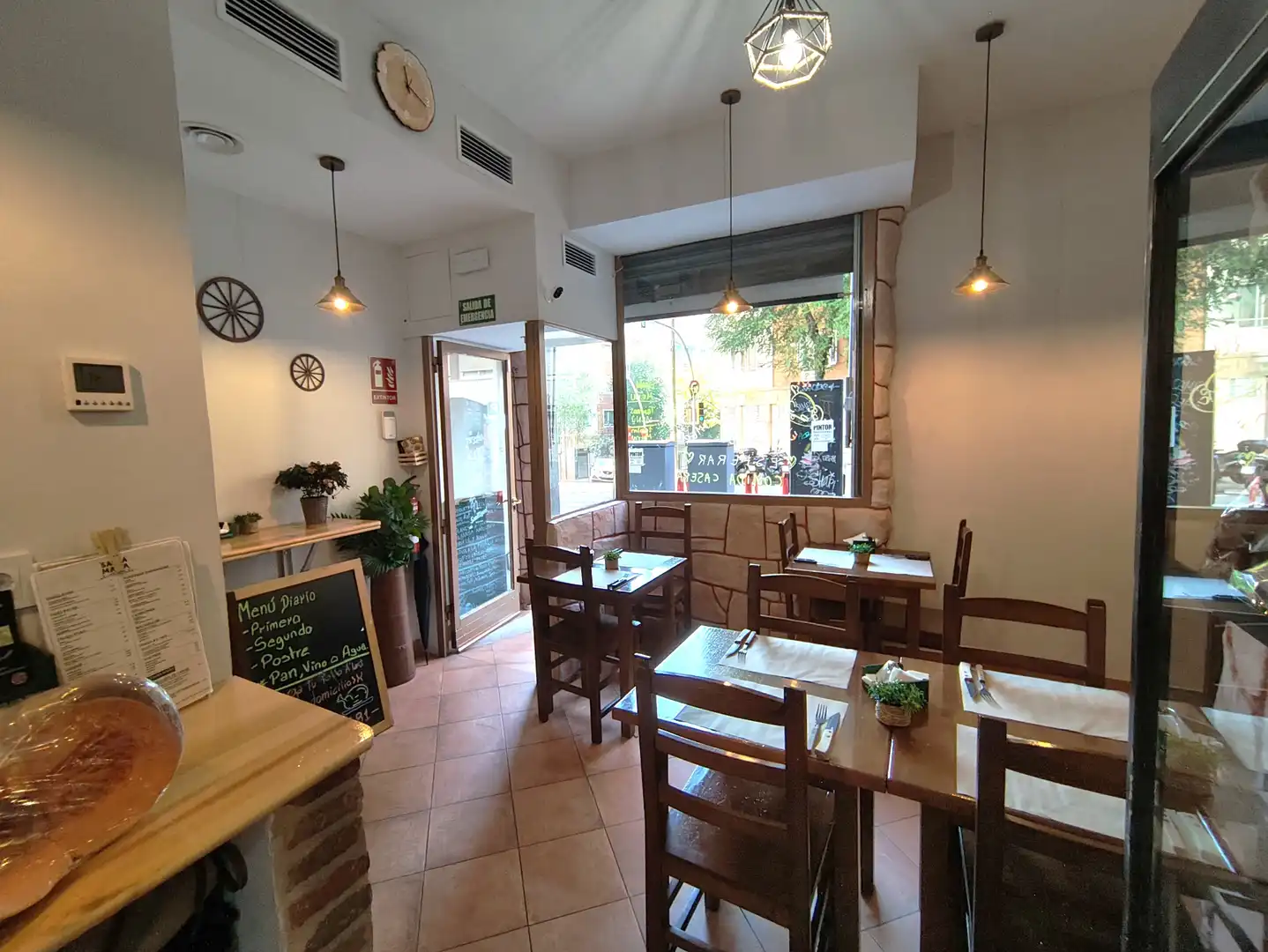 Business premises for transfer in Carrer de les Camèlies 75, imagen 5