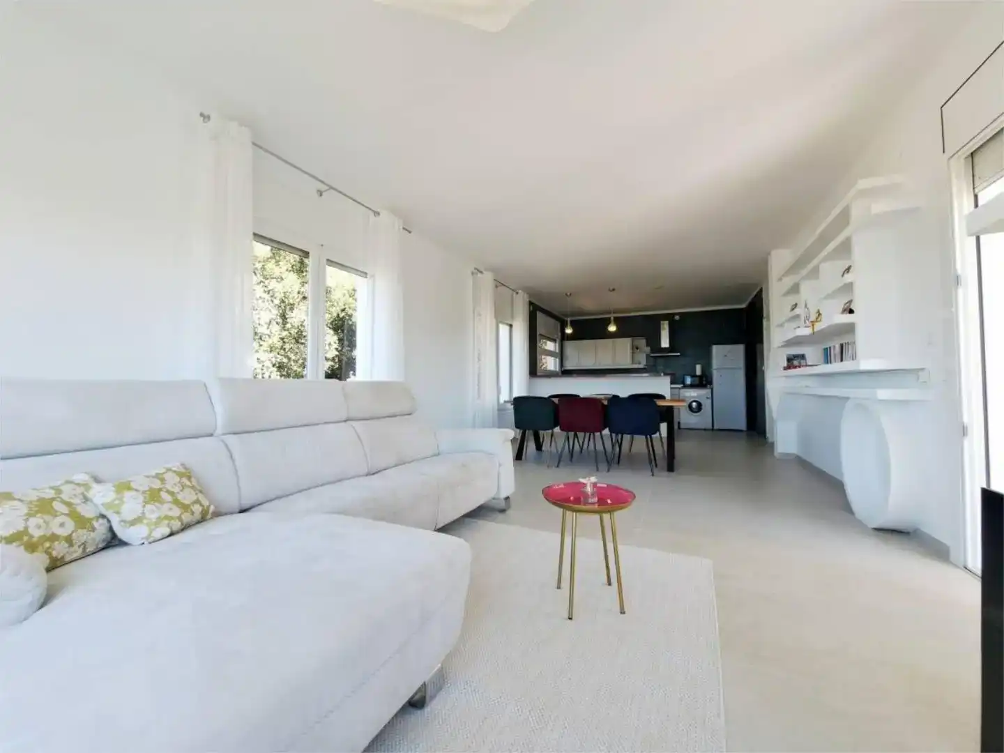 Sala d'estar de Casa o xalet de lloguer en Roses amb Aire condicionat i Piscina