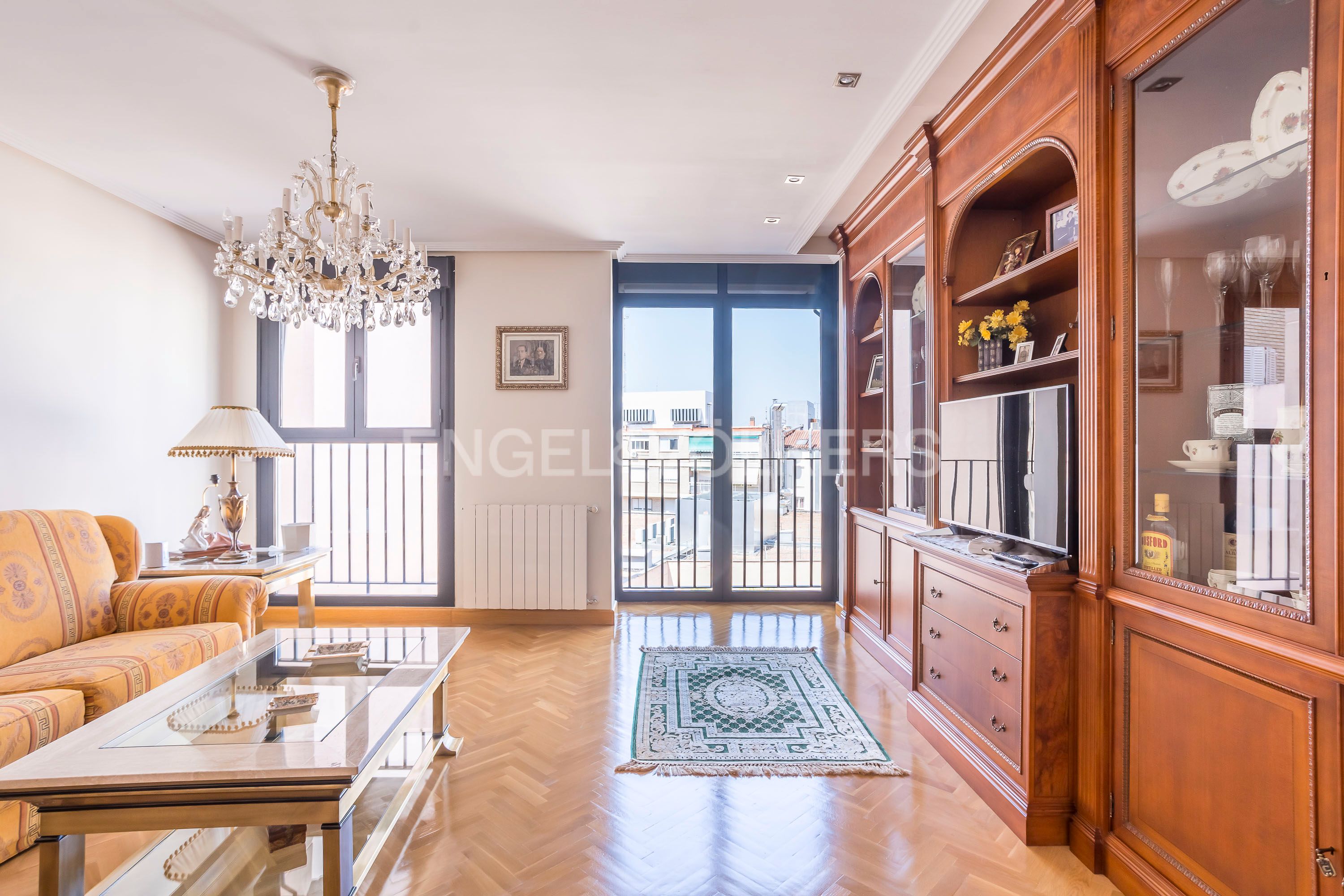 Sala d'estar de Apartament en venda en  Madrid Capital amb Aire condicionat, Calefacció i Jardí privat