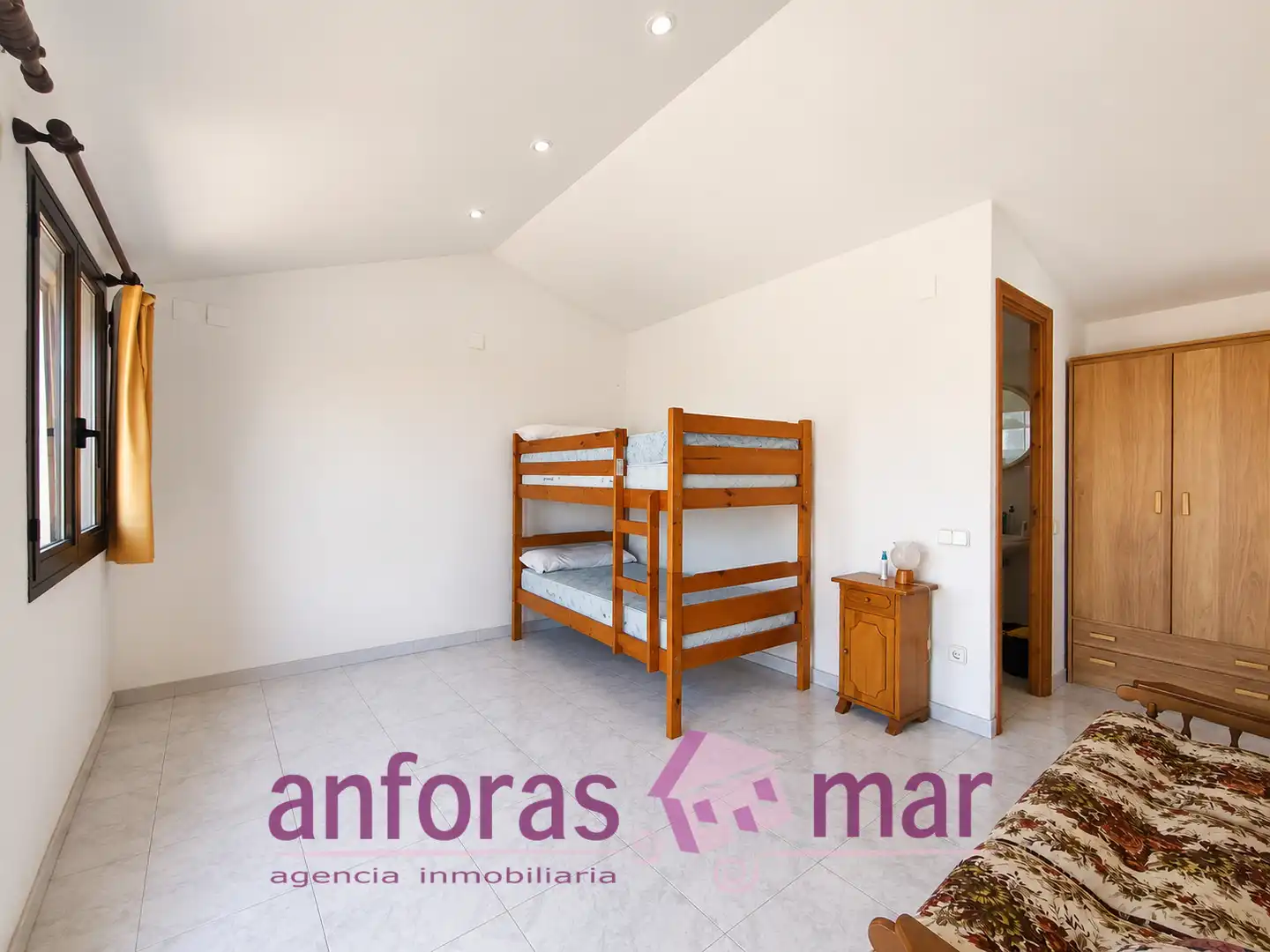 Dormitori de Casa o xalet en venda en Torredembarra amb Jardí privat, Terrassa i Piscina