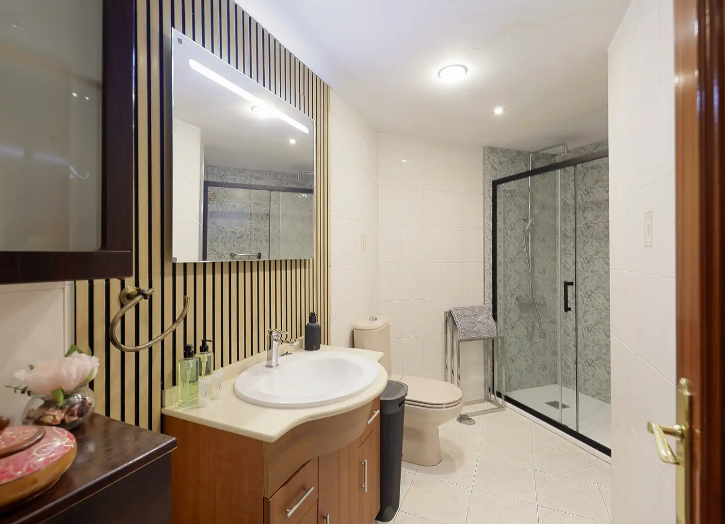 Baño de Piso en venta en Gijón  con Calefacción, Trastero y Amueblado