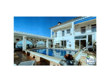 Casa in vendita a Calle De La Pujada Del Puig Rom