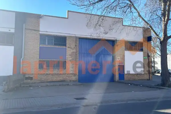 Industrial building to rent in Carrer Jaume I 11