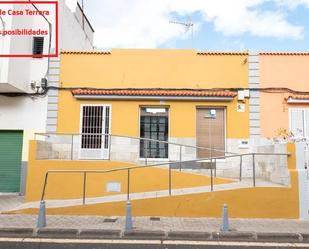 Vista exterior de Casa adosada en venda en San Cristóbal de la Laguna amb Terrassa i Alarma