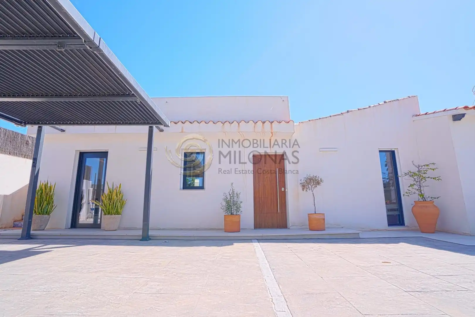 Vista exterior de Casa o chalet en venta en L'Alfàs del Pi con Aire acondicionado, Jardín privado y Terraza