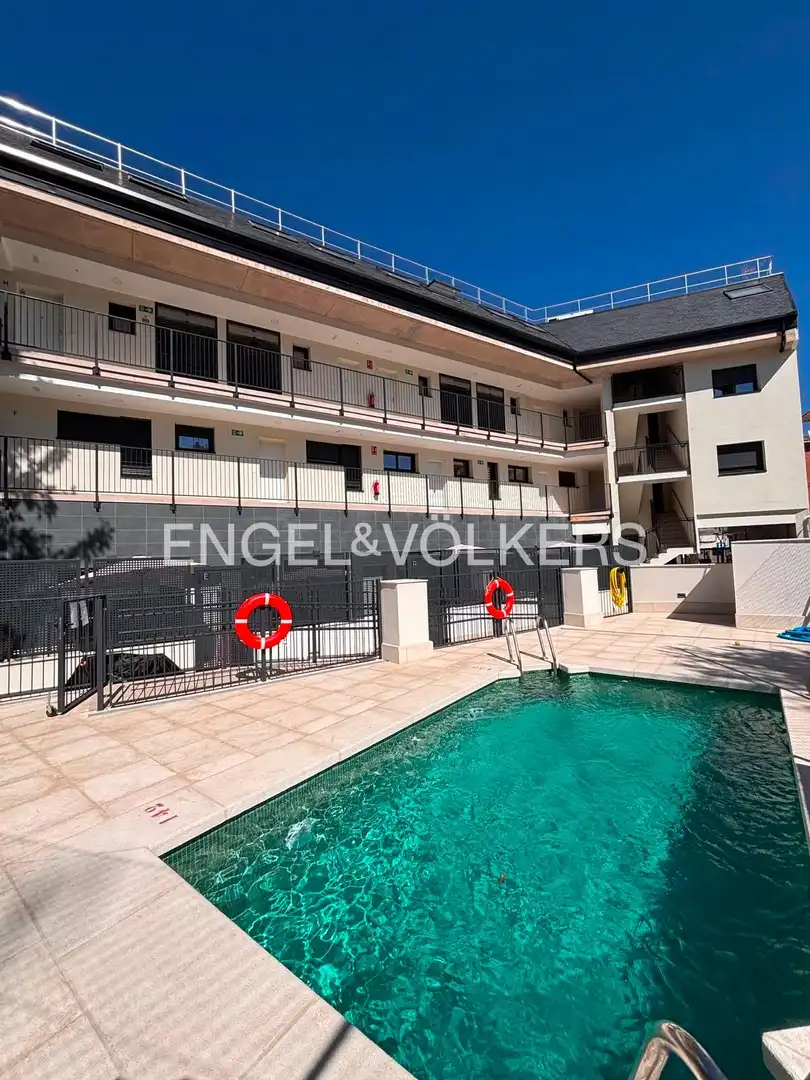 Piscina de Dúplex de alquiler en Pozuelo de Alarcón con Aire acondicionado, Calefacción y Terraza