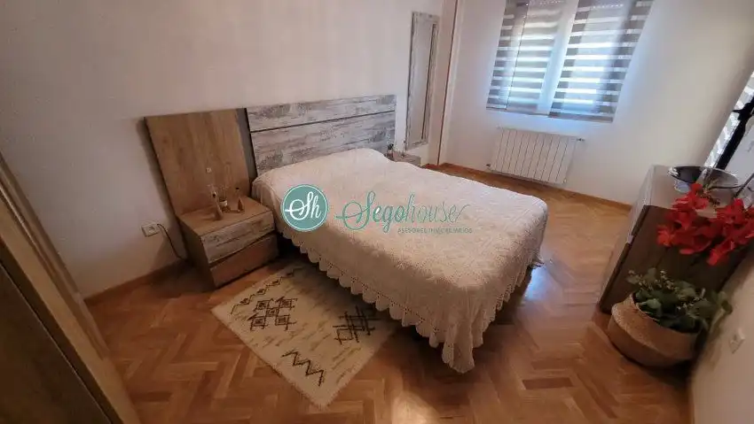 Dormitori de Casa o xalet en venda en Segovia amb Calefacció, Parquet i Terrassa
