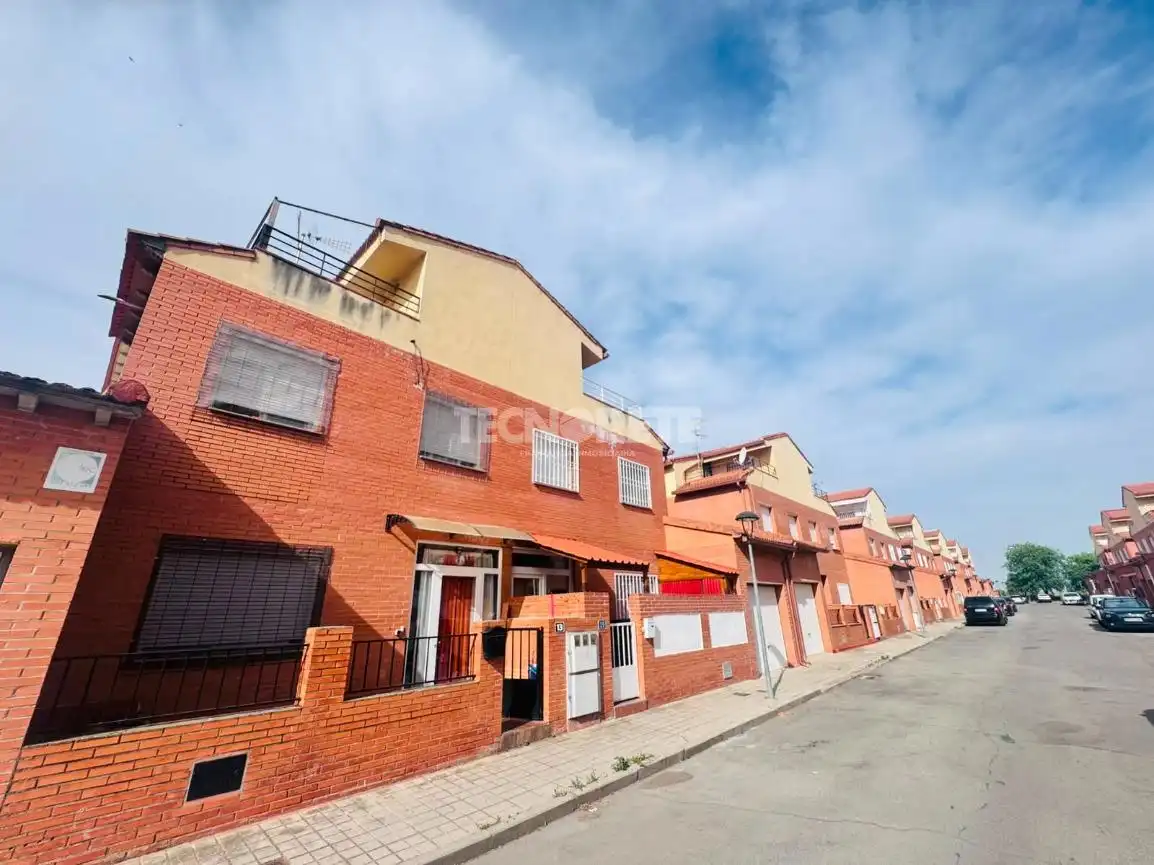 Vista exterior de Casa adosada en venta en Magán
