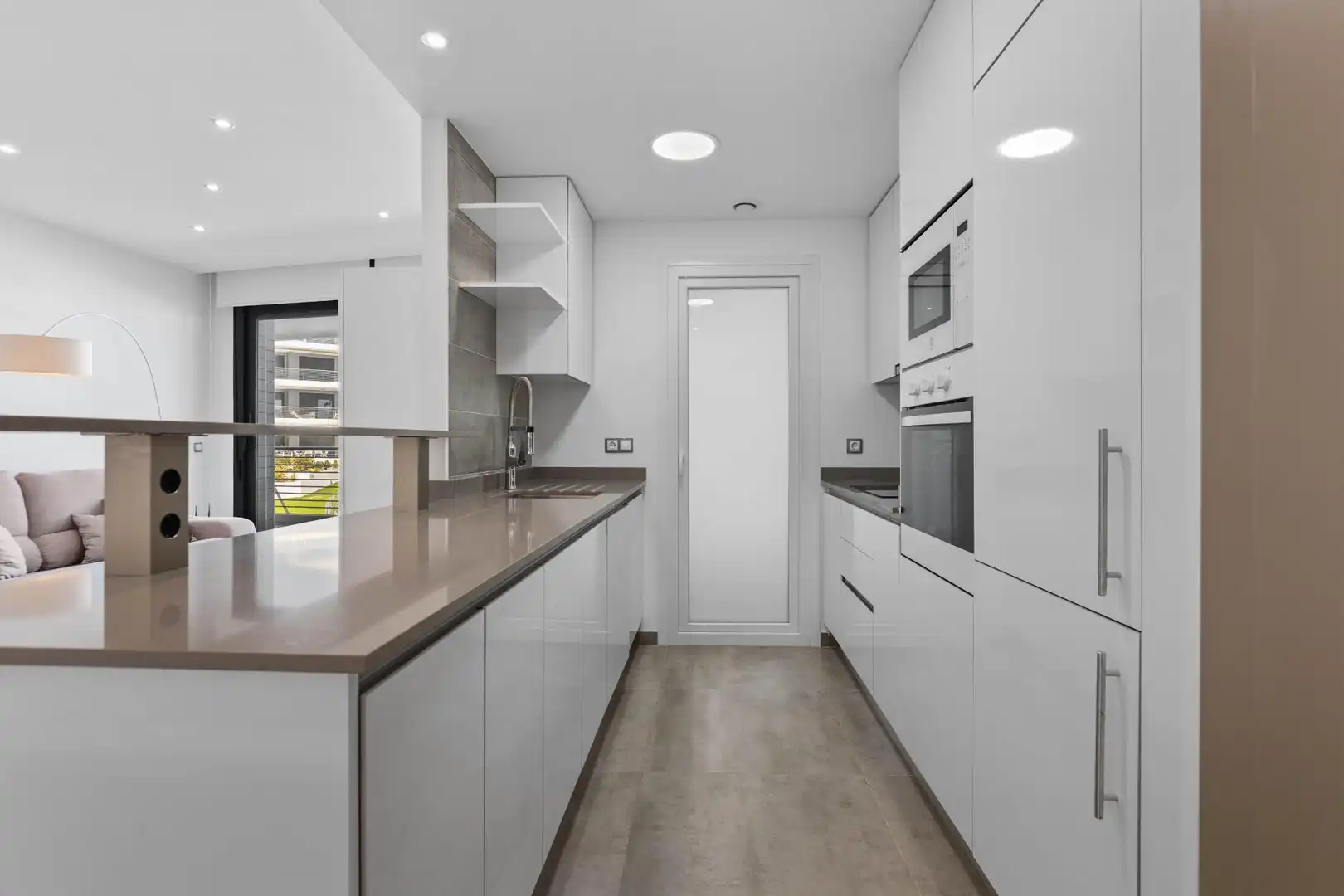 Cuina de Apartament en venda en Elche / Elx amb Aire condicionat, Calefacció i Jardí privat