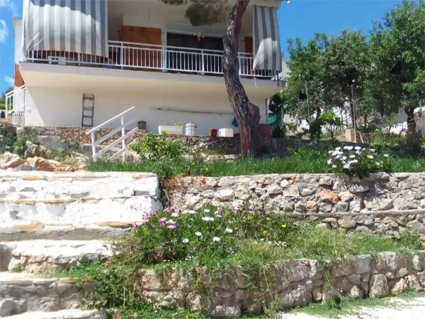 Jardí de Casa o xalet en venda en Cubelles amb Aire condicionat, Jardí privat i Traster