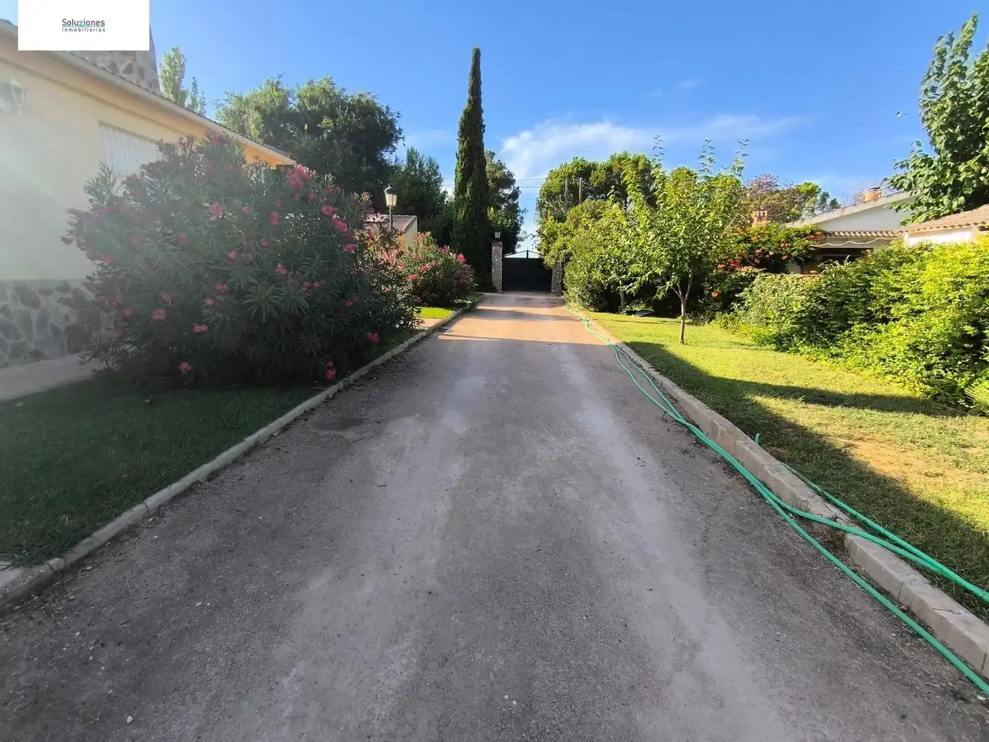 Vista exterior de Casa o xalet en venda en Albacete amb Aire condicionat, Calefacció i Jardí privat