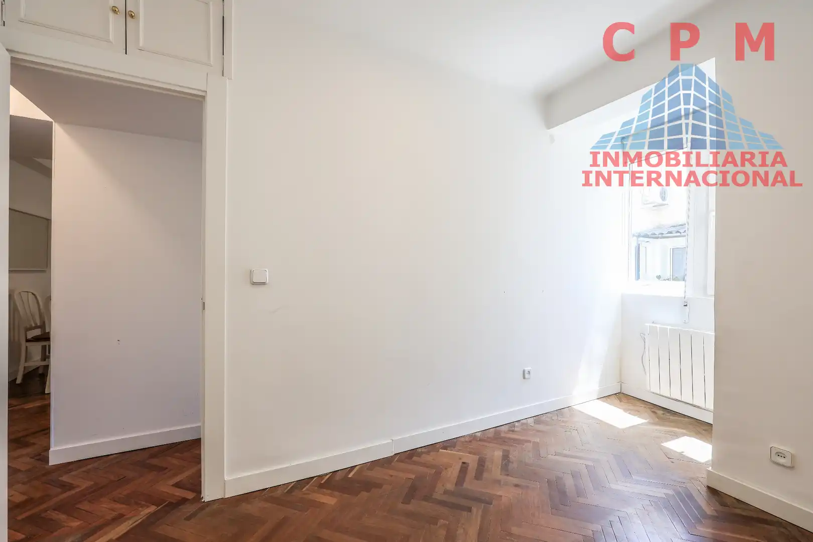 Schlafzimmer von Wohnung zur Miete in Madrid mit Parkett, Möbliert und Ofen