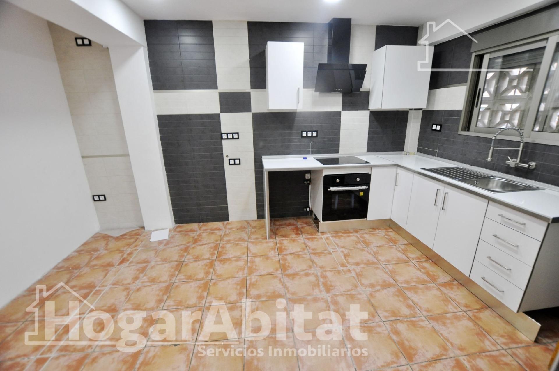 Kitchen of Flat for sale in  Valencia Capital  with Air Conditioner and Heating