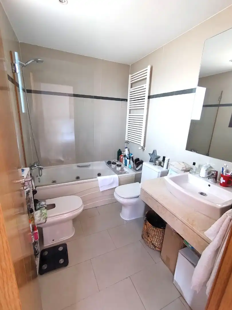 Badezimmer von Dachboden zum Verkauf in Madrid mit Terrasse, Abstellraum und Gemeinschaftspool