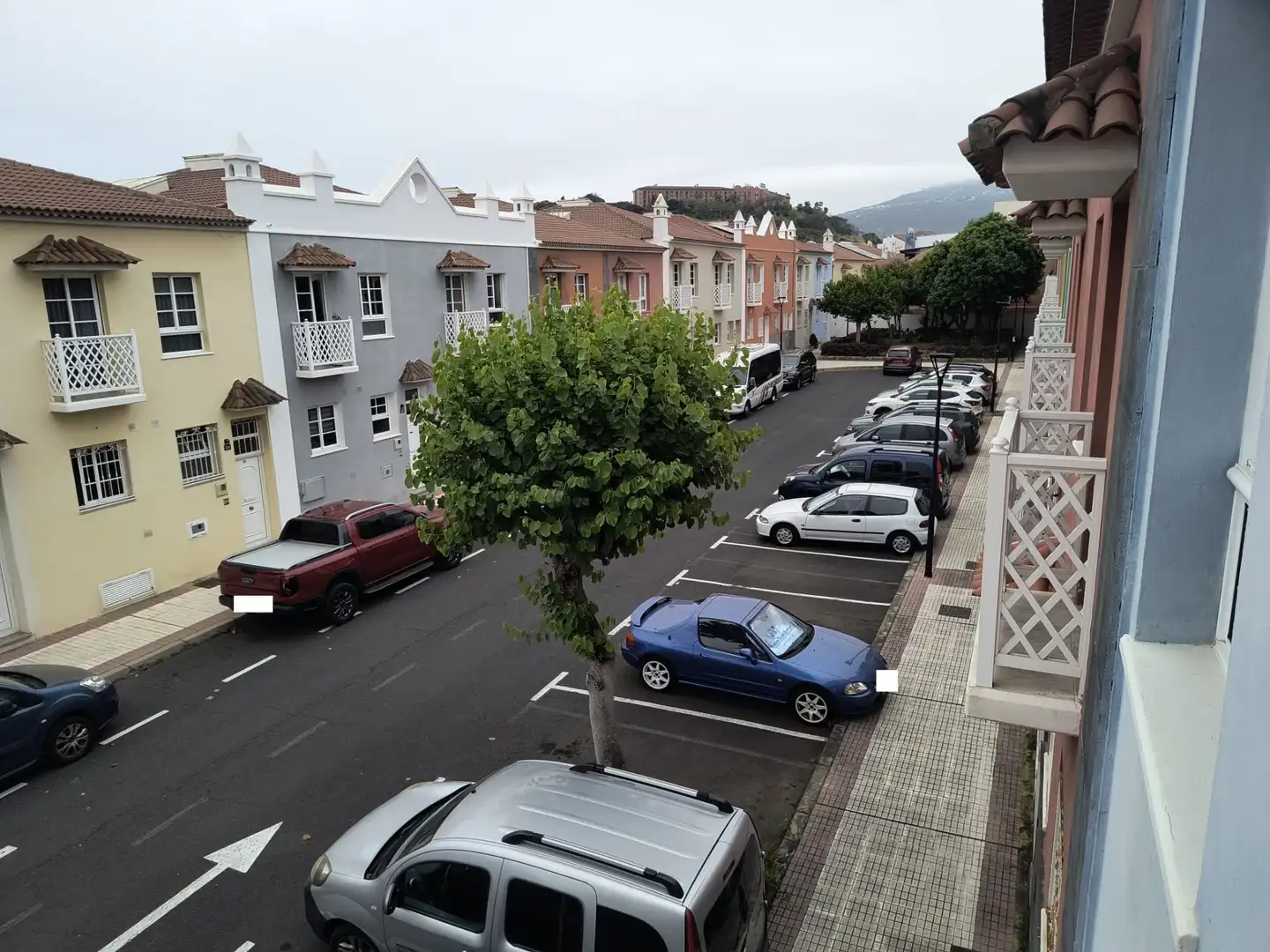 Außenansicht von Einfamilien-Reihenhaus zum Verkauf in Puerto de la Cruz mit Abstellraum, Ofen und Balkon
