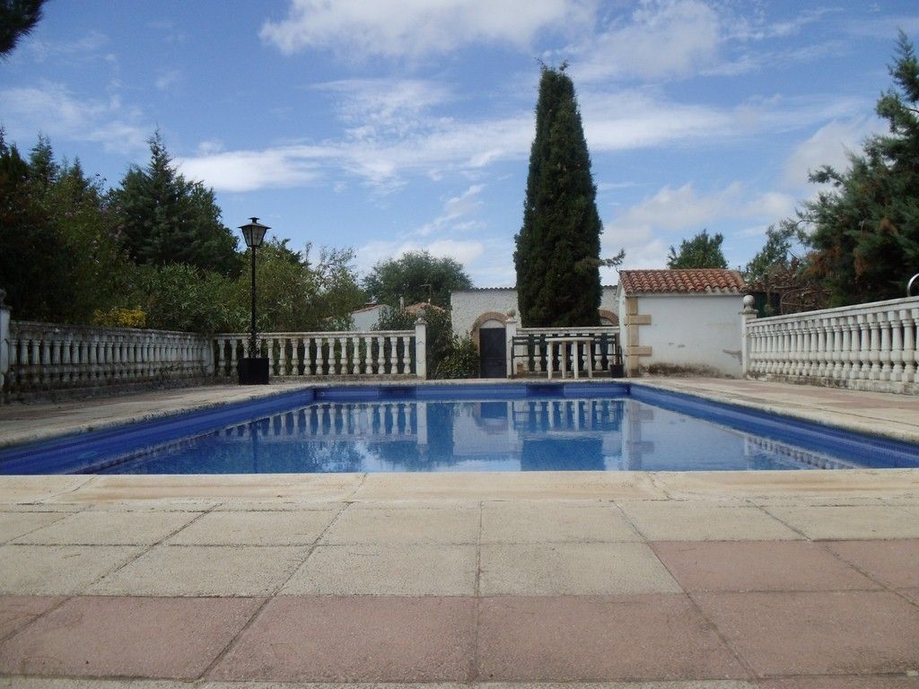 Piscina de Finca rústica en venta en Torreperogil con Jardín privado y Piscina comunitaria